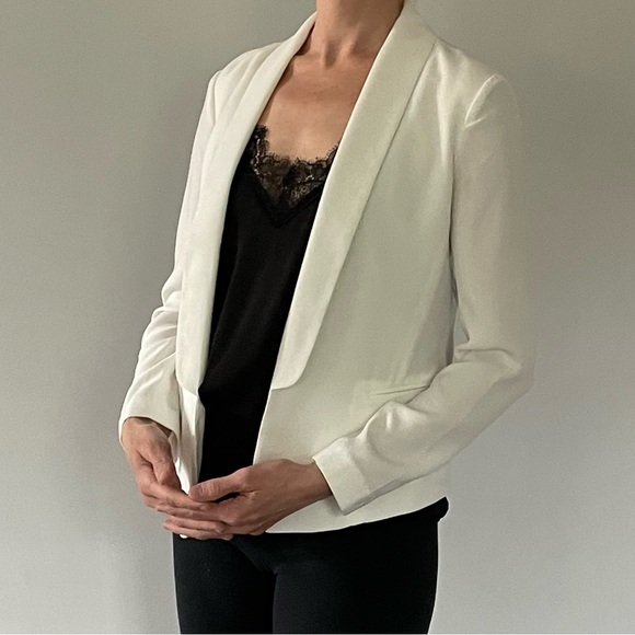 Creamy White DKNYC blazer. Size 6 - Picture 2 of 4